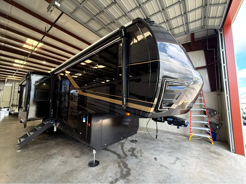 2027 Jayco Pinnacle 32RLTS - Photo 2