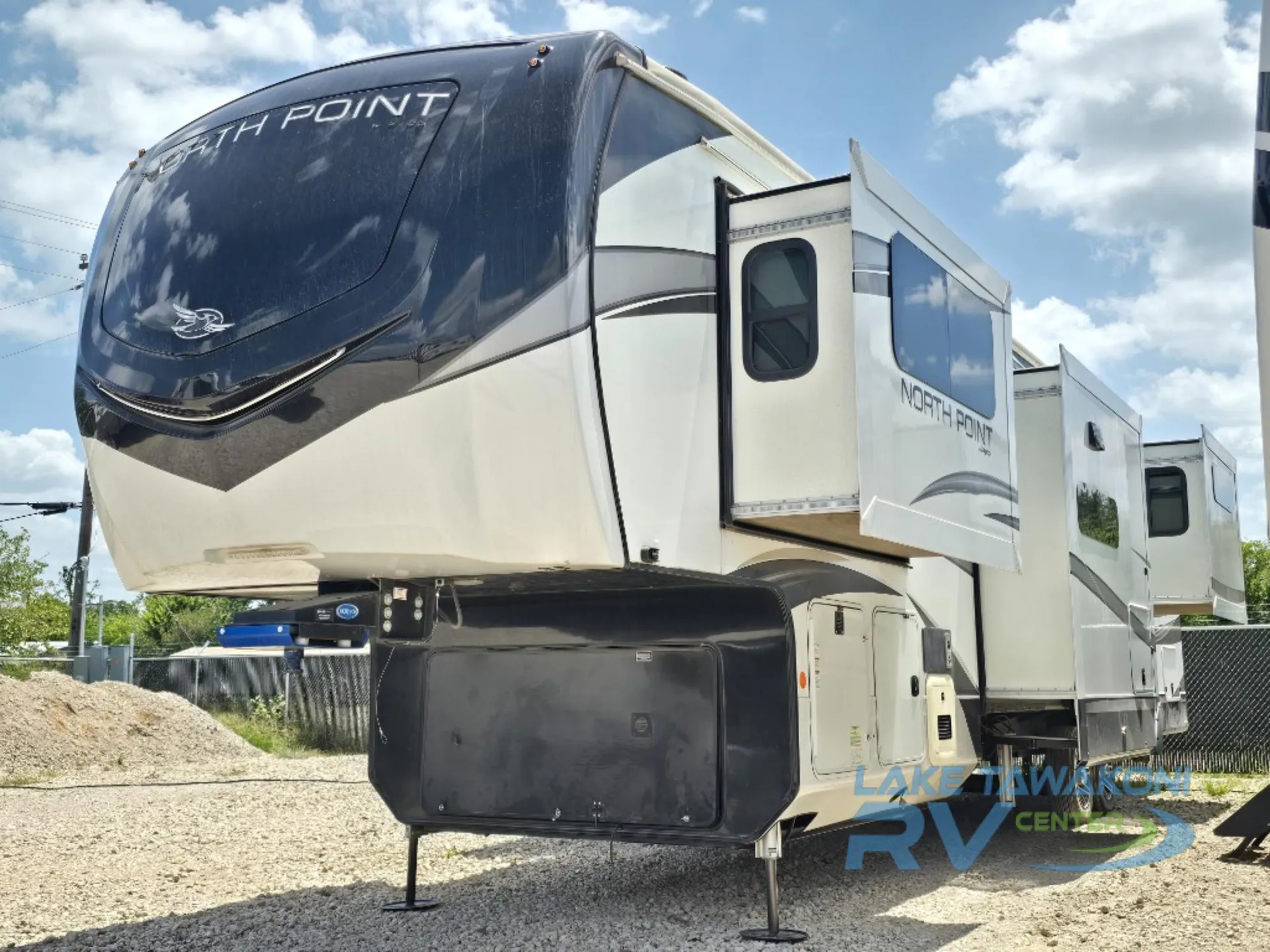 2023 Jayco North Point 382FLRB - Photo 3