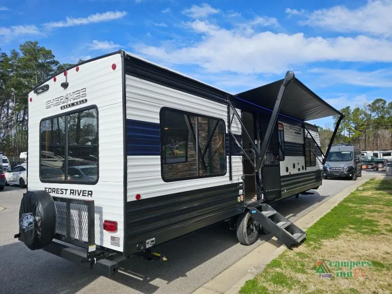 2025 Forest River Cherokee Grey Wolf 27LH - Photo 4