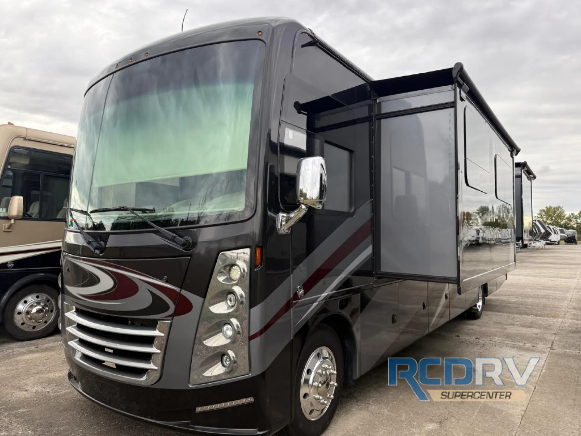 2019 Thor Motor Coach Challenger 37FH - Photo 3
