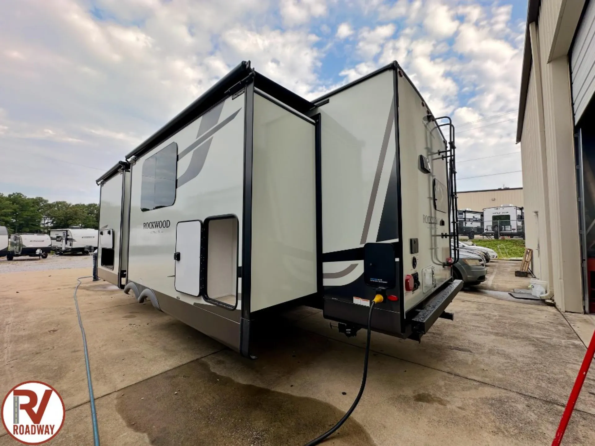 2027 Forest River Rockwood Ultra Lite 2711RK — Photo 5