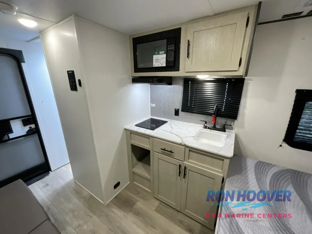 2026 Shasta Compact 17DB, Photos photo 3