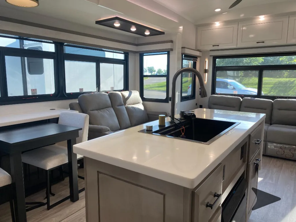 2027 Jayco Pinnacle 32RLTS, Photos photo 5