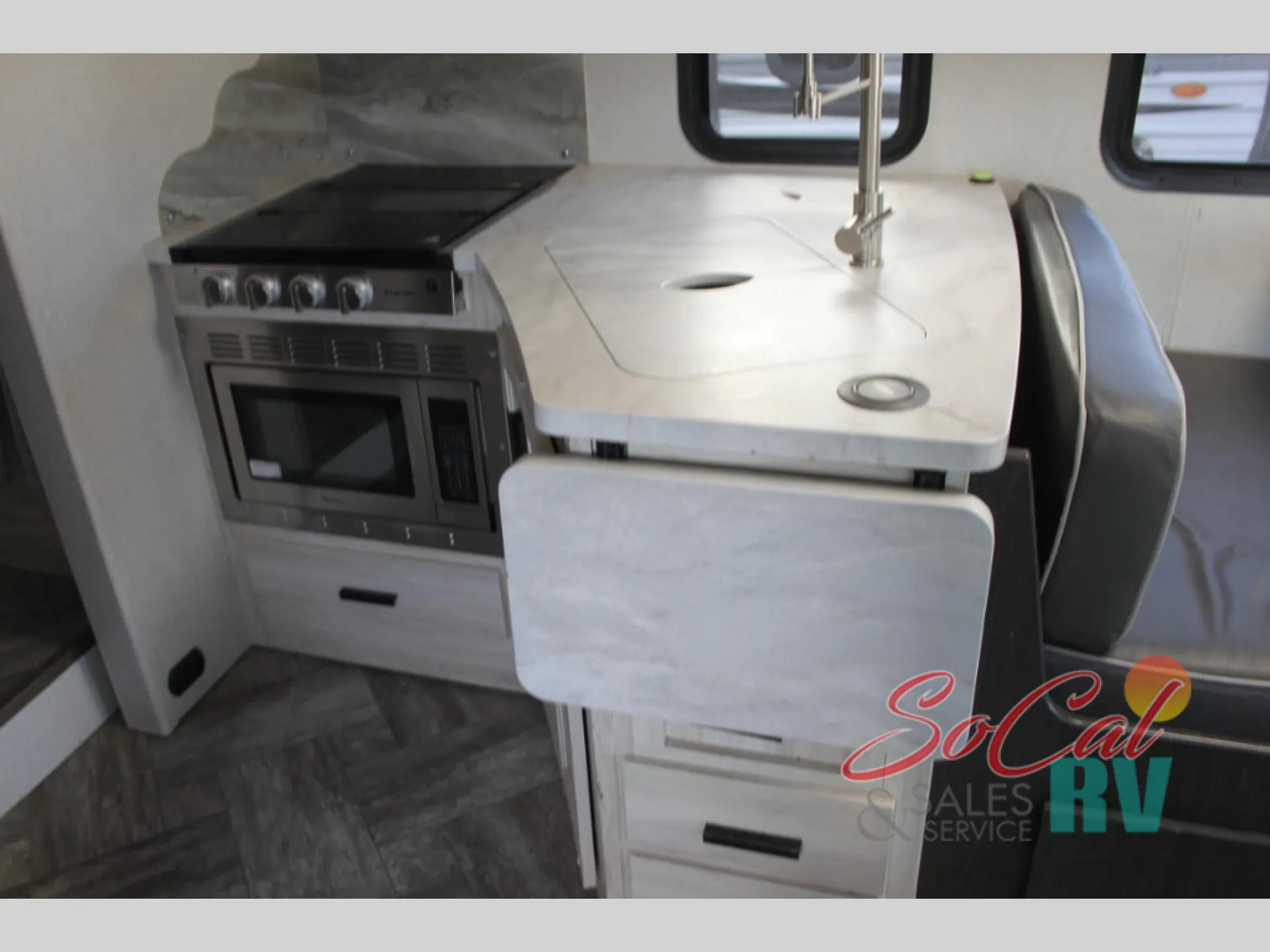 2022 Forest River Sunseeker Classic 3270S - Photo 3