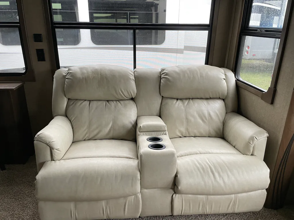 2018 Forest River Cedar Creek Champagne Edition 38EL, Photos photo 10