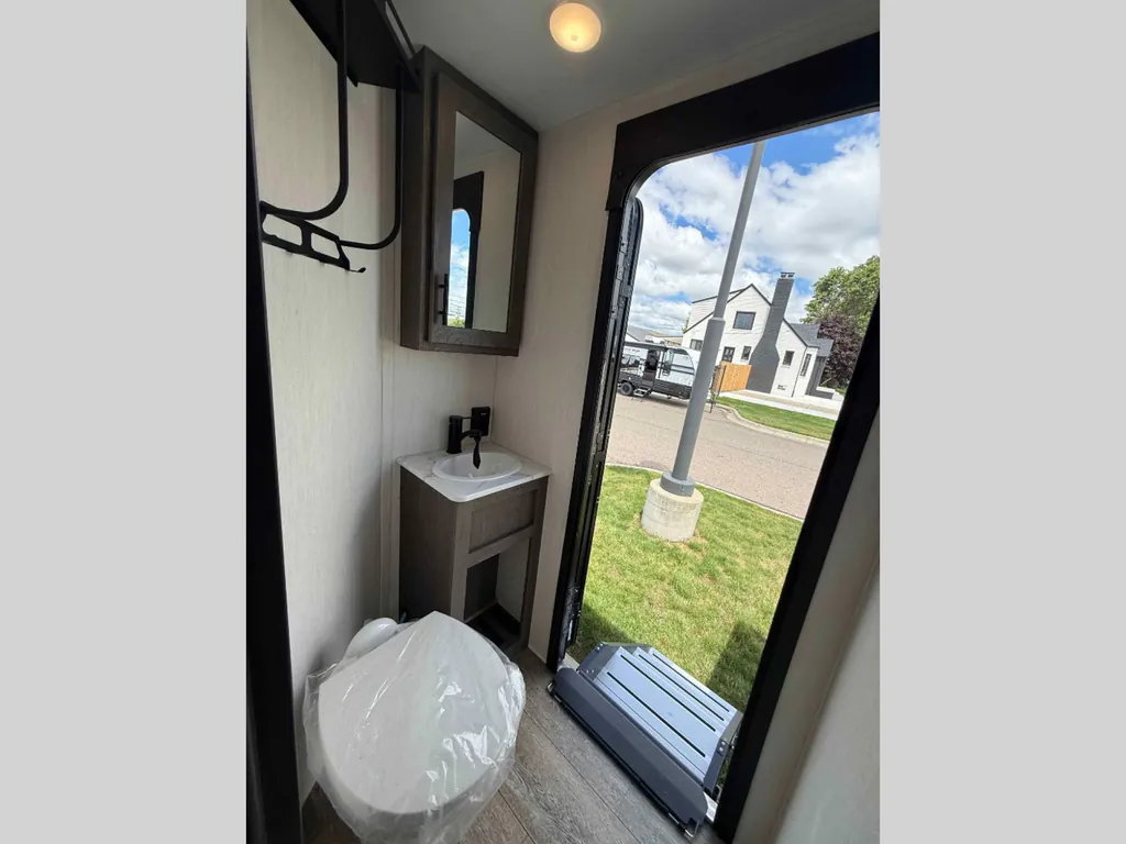 2026 Forest River Cherokee Alpha Wolf 33BH, Photos photo 33