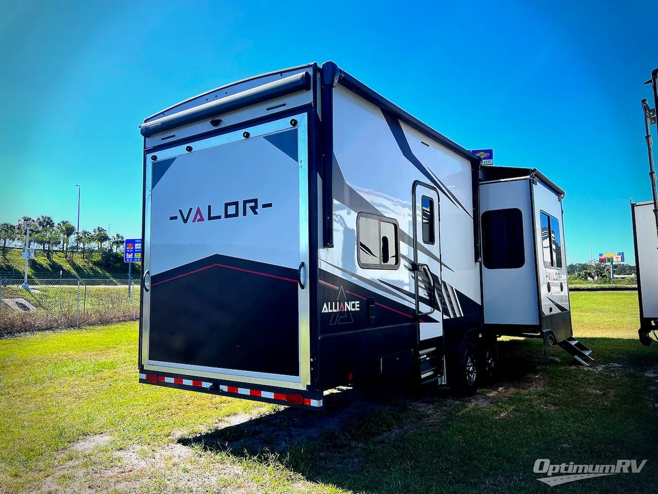 2022 Alliance RV Valor 37V13 - Photo 4