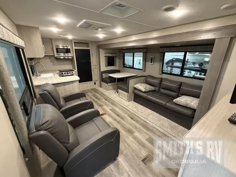 2022 Coachmen Catalina Legacy Edition 303RKDS - Photo 4