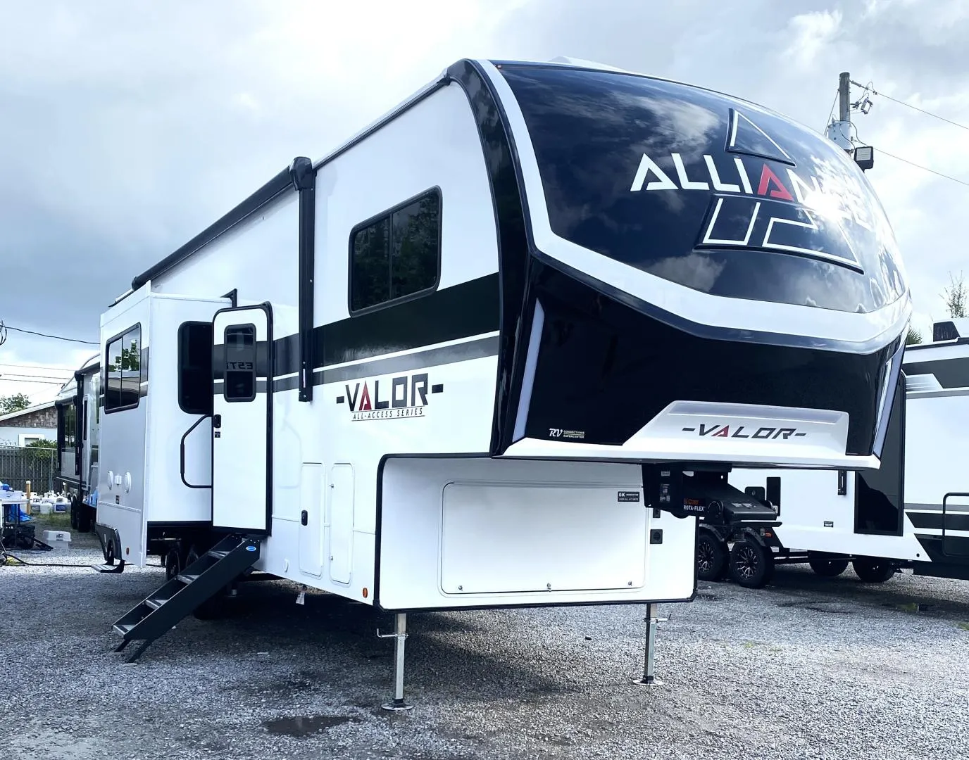 2026 Alliance RV Valor 32A10 - Photo 2