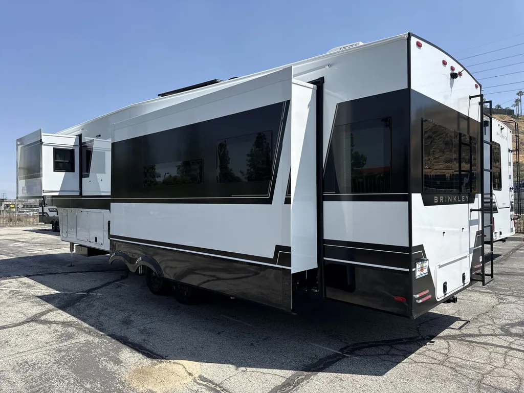 2026 Brinkley Model Z 3600, Photos photo 5