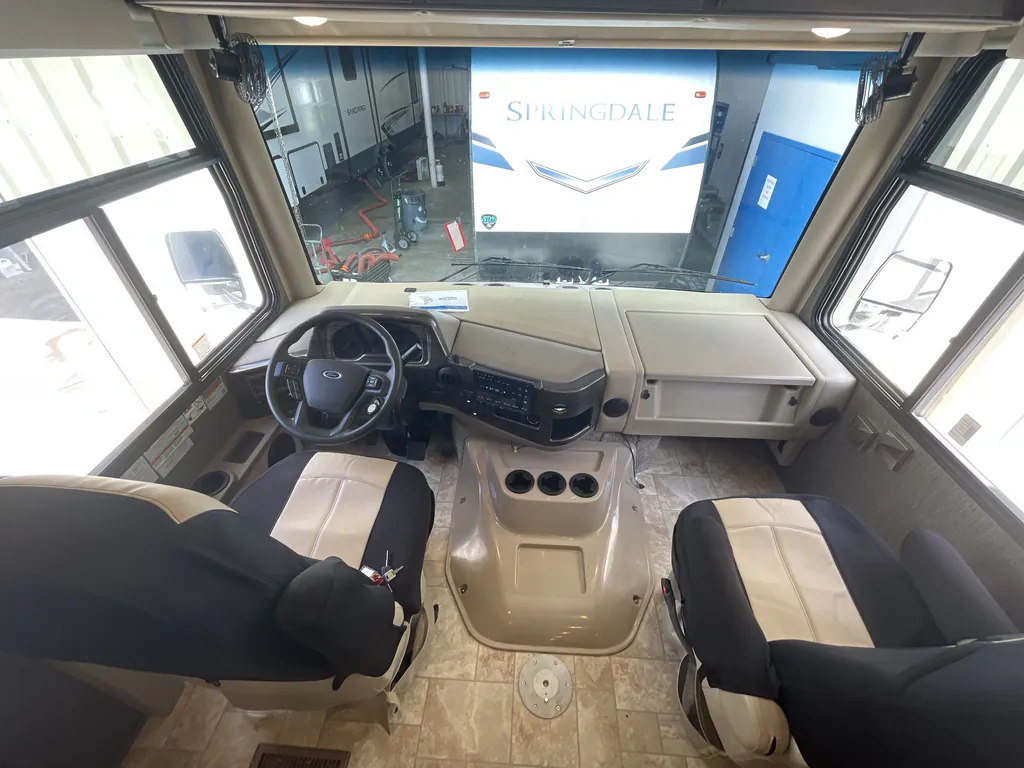 2021 Thor Motor Coach Challenger 35MQ, Photos photo 24