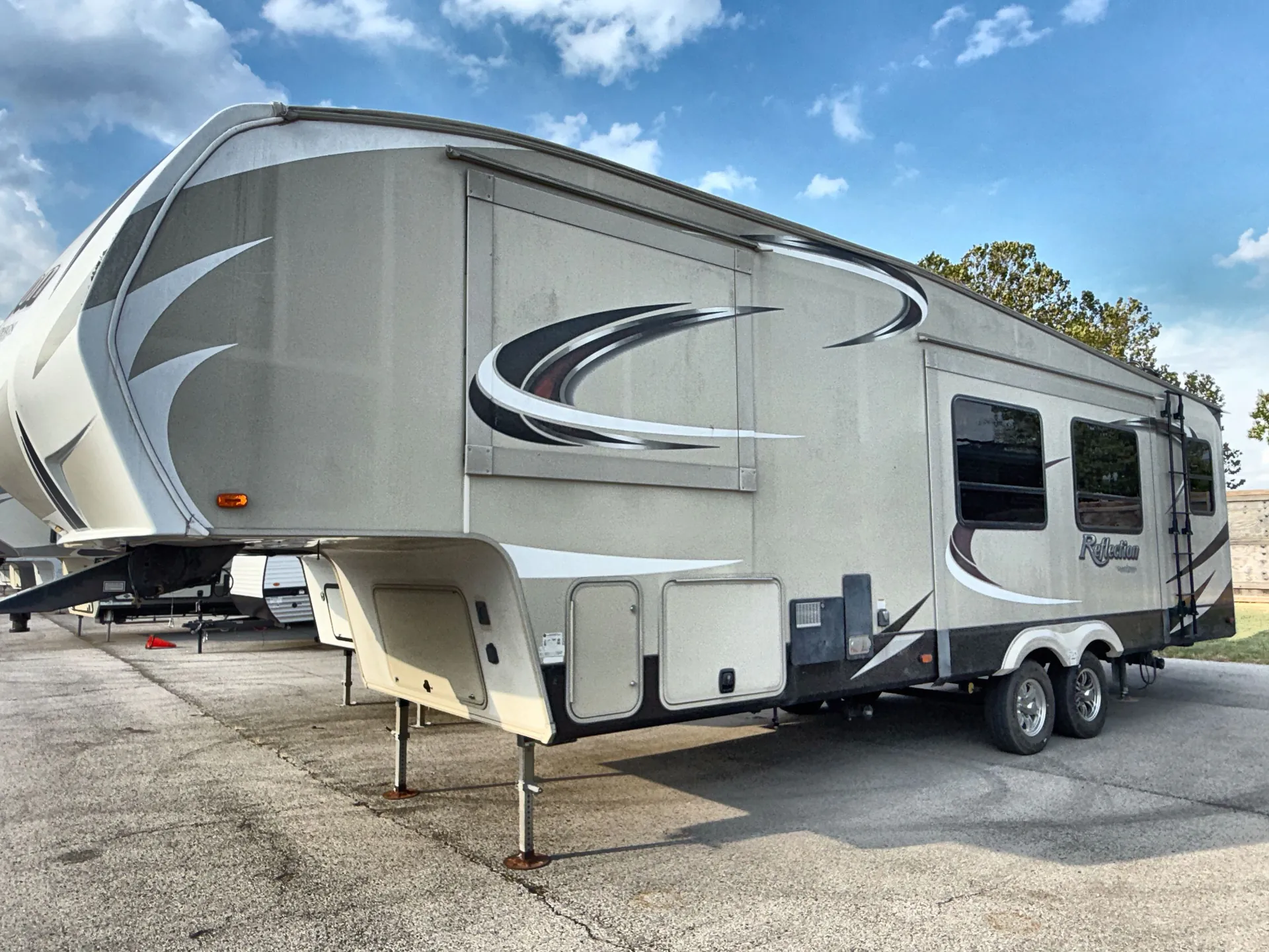2017 Grand Design Reflection 30BH — off campside