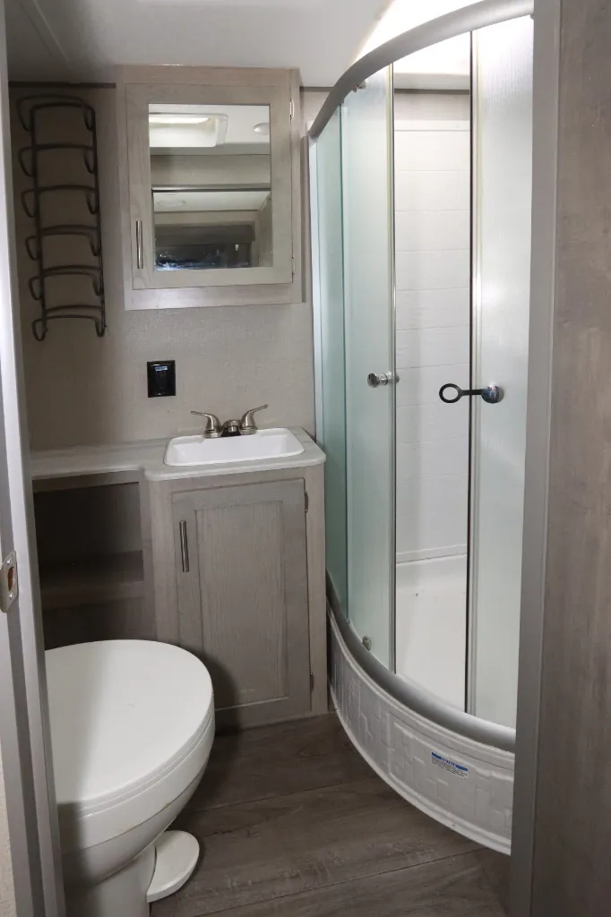 2023 Coachmen Catalina Legacy Edition 343BHTS (2 Queen Beds), Photos photo 12