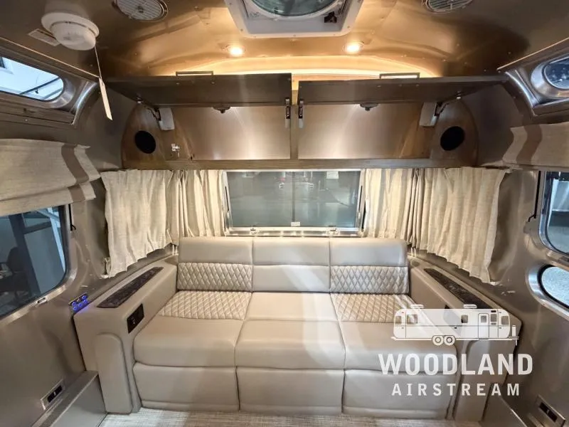 2026 Airstream Classic 30RB - Photo 4