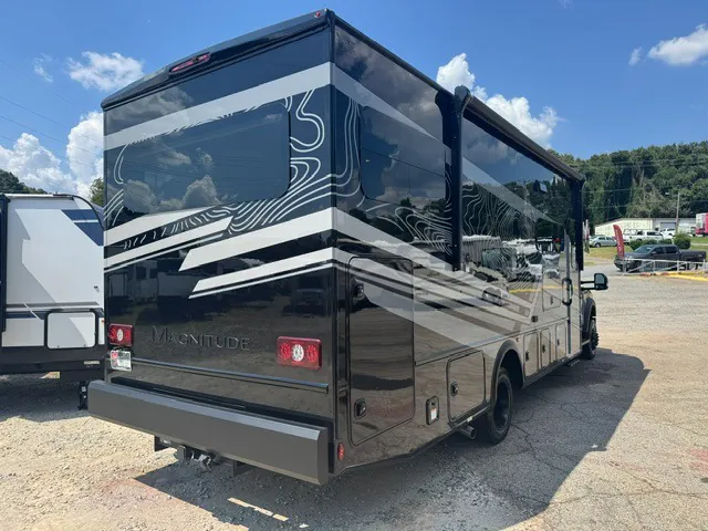 2027 Thor Motor Coach Magnitude Z30 - Photo 3