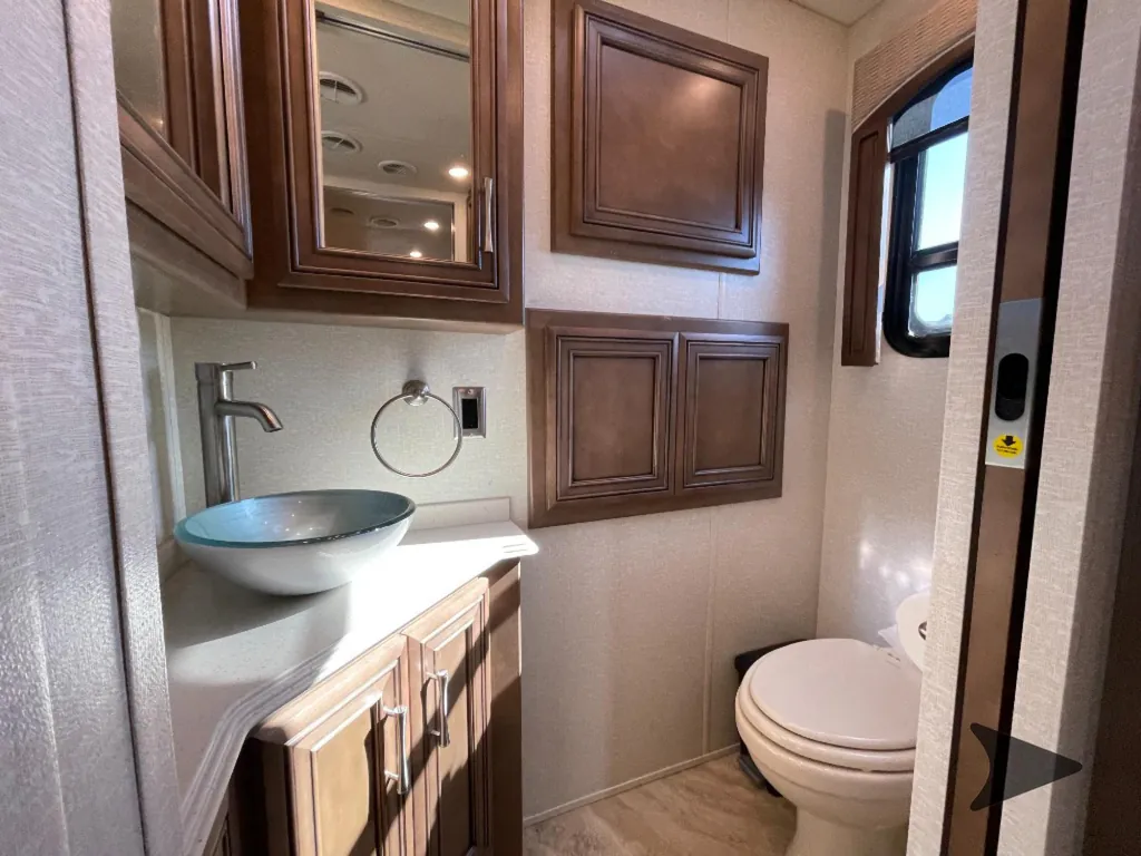 2020 Newmar Canyon Star 3929, Photos photo 35