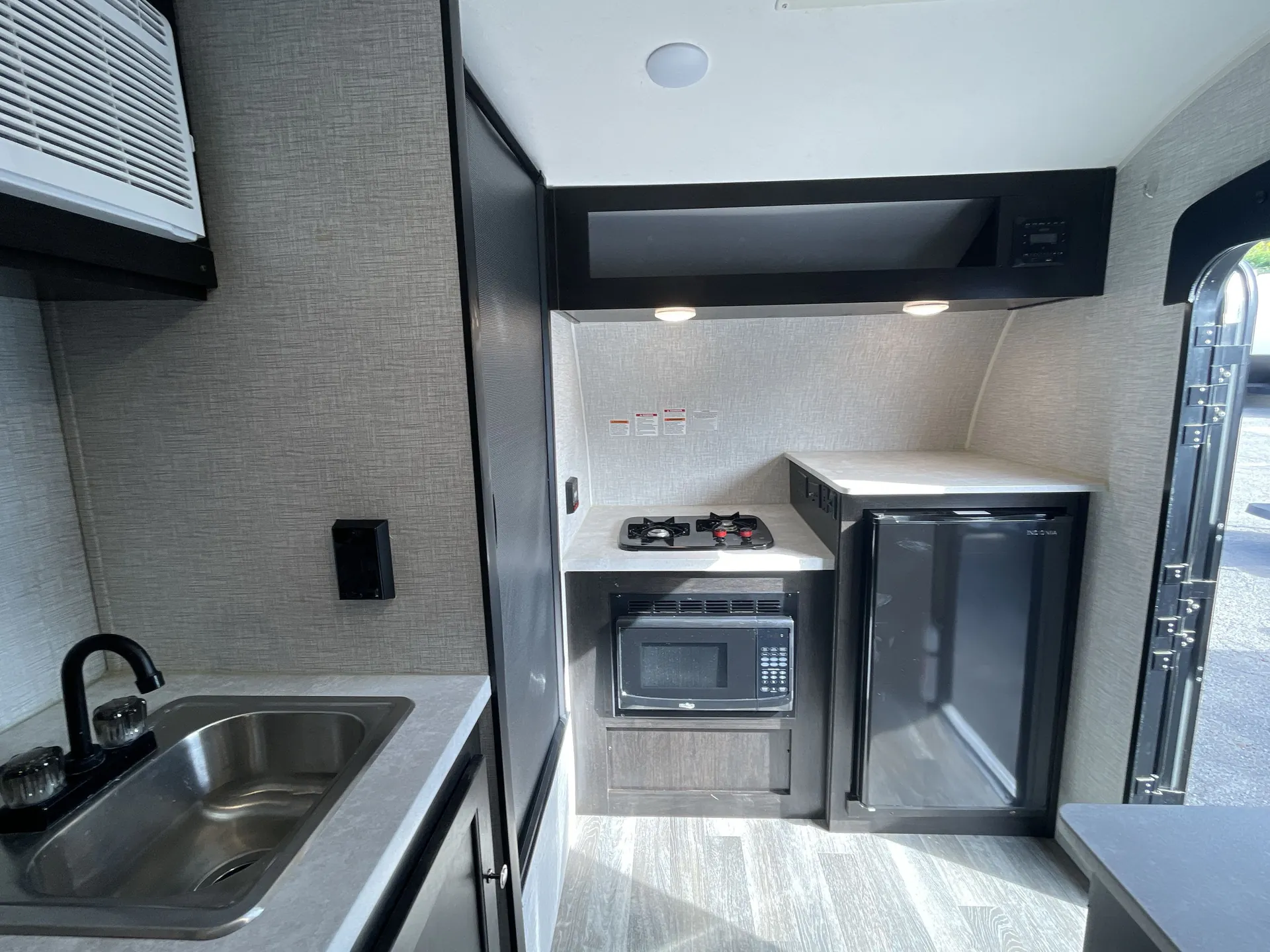 2022 Braxton Creek Bushwhacker Plus 15FK — living area main