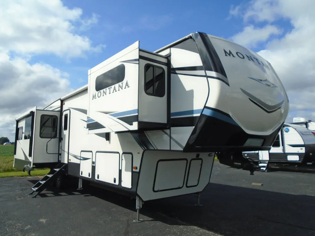2021 Keystone Montana 3781RL - Photo 2