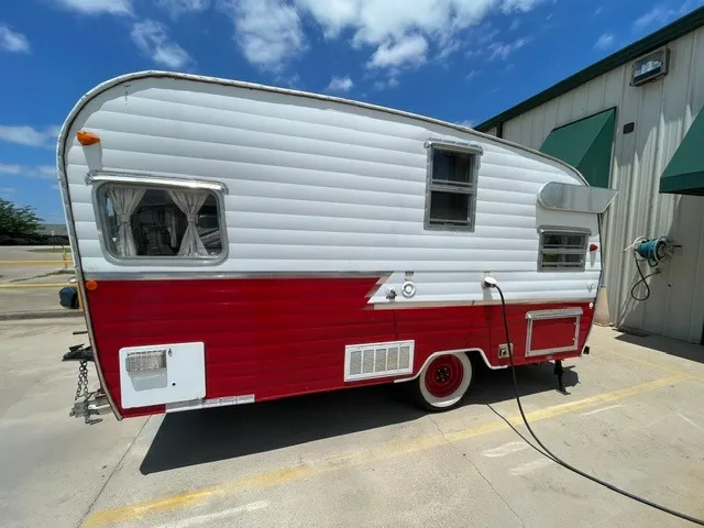 2015 Shasta RVs Airflyte Used    16 - Photo 4