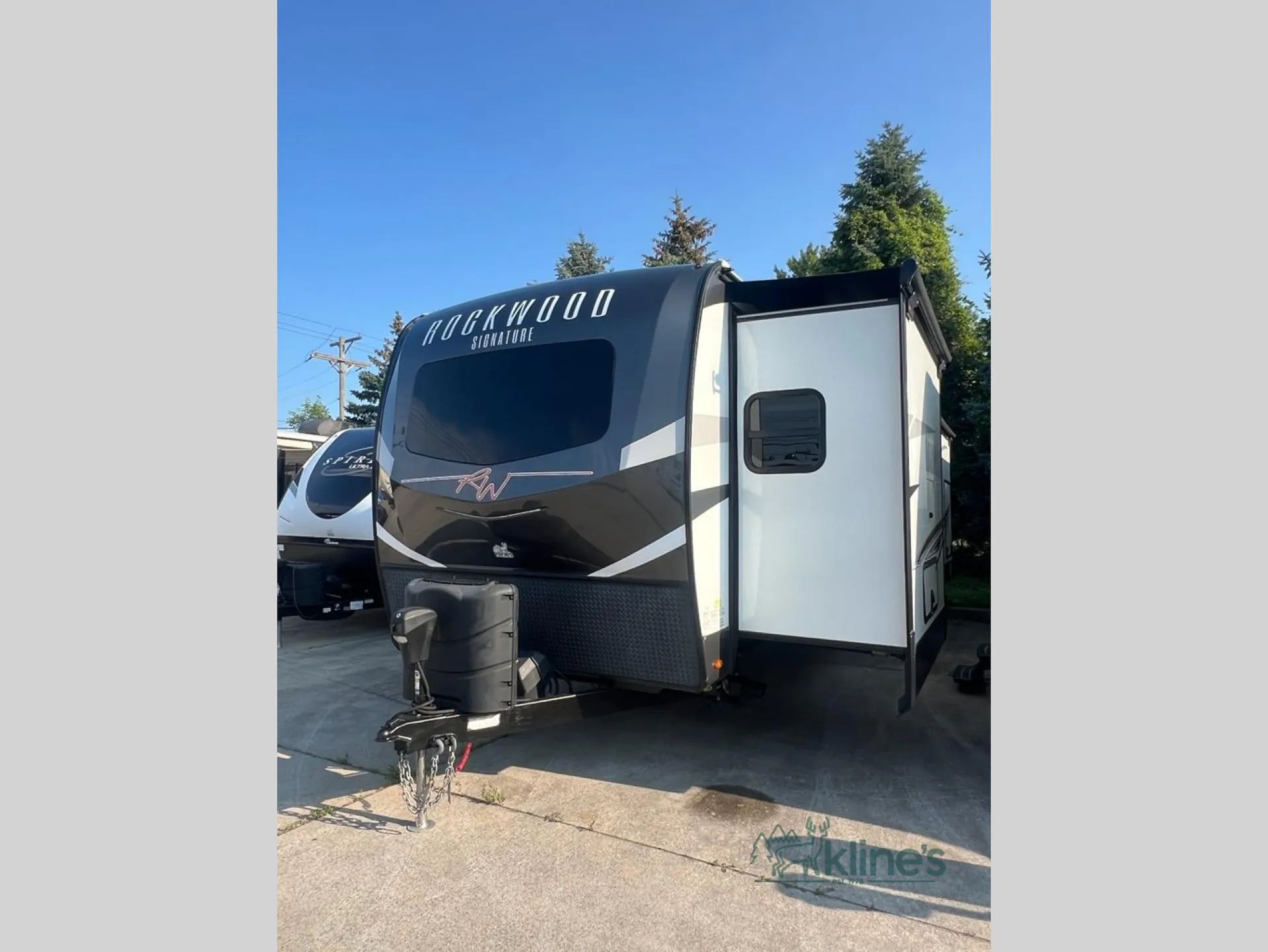 2022 Forest River Rockwood Signature Ultra Lite 8337RL - Photo 2