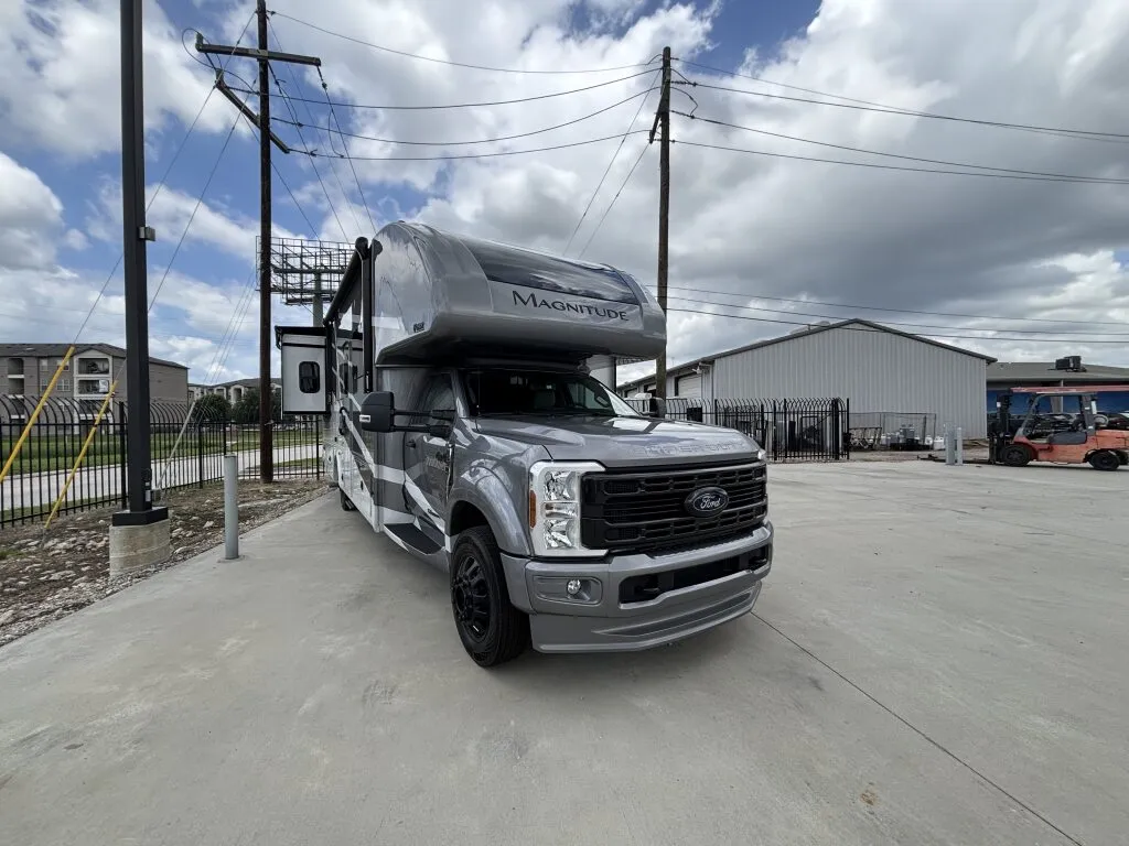 2026 Thor Motor Coach Magnitude Grand X32 - Photo 2