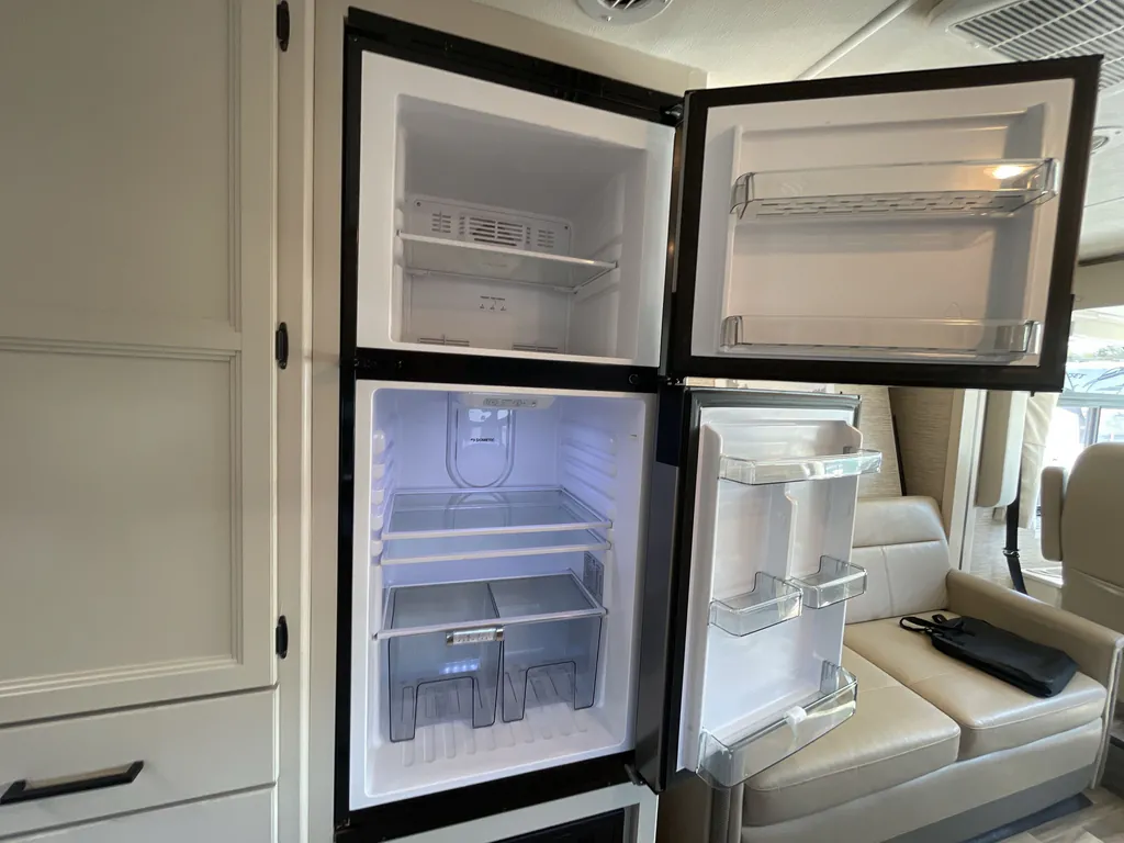 2023 Thor Motor Coach Vegas 24.3, Photos photo 9