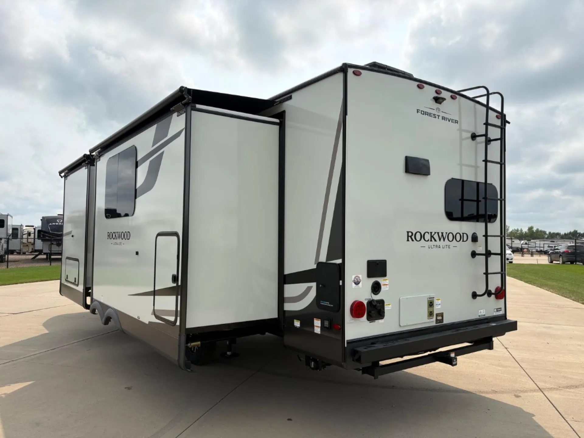 2027 Forest River Rockwood Ultra Lite 2711RK — Photo 6