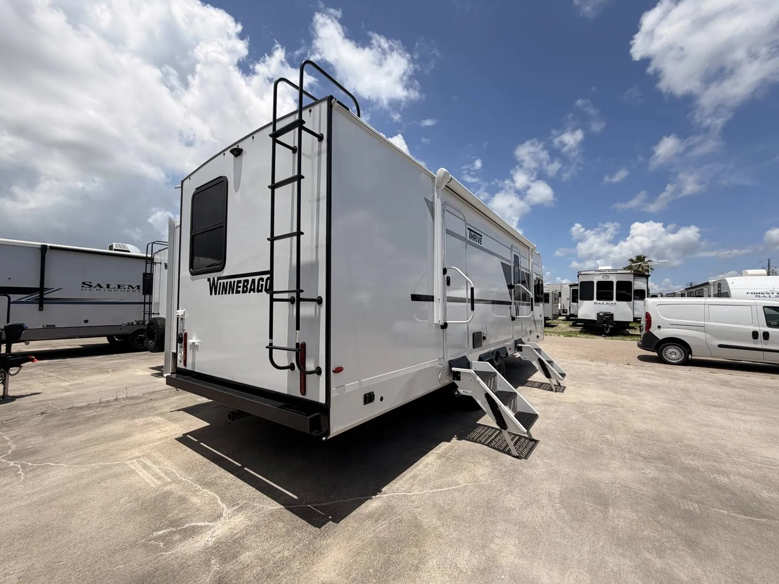 2026 Winnebago Thrive 26FKD - Photo 3