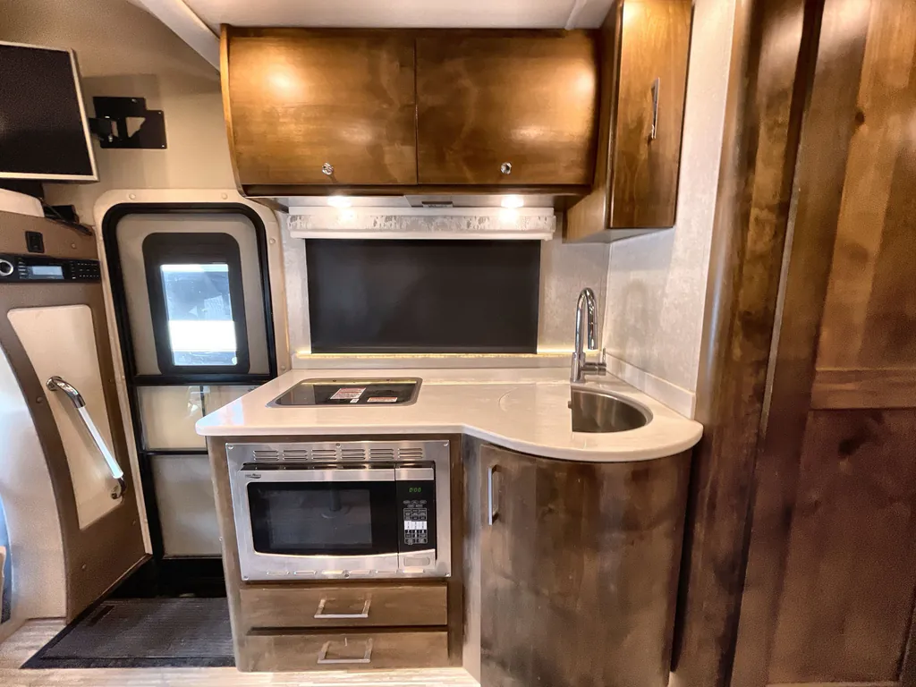2017 Tiffin Wayfarer 24 QW, Photos photo 13