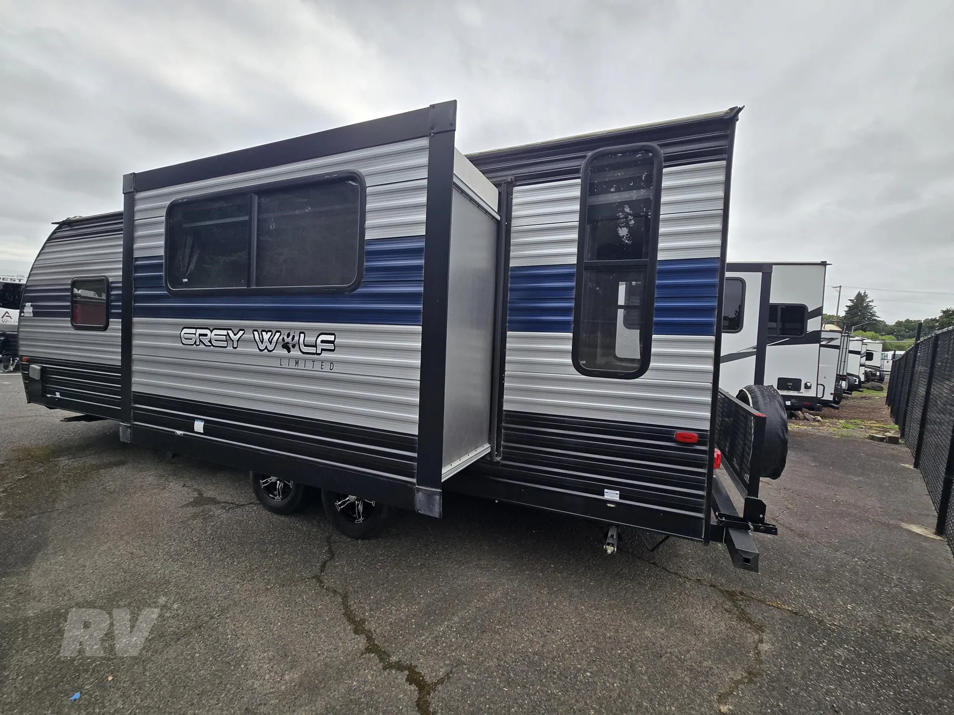 2022 Forest River Cherokee Grey Wolf 23MK — Photo 6