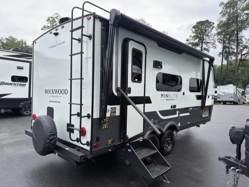 2027 Forest River Rockwood Mini Lite 2109S — Photo 6