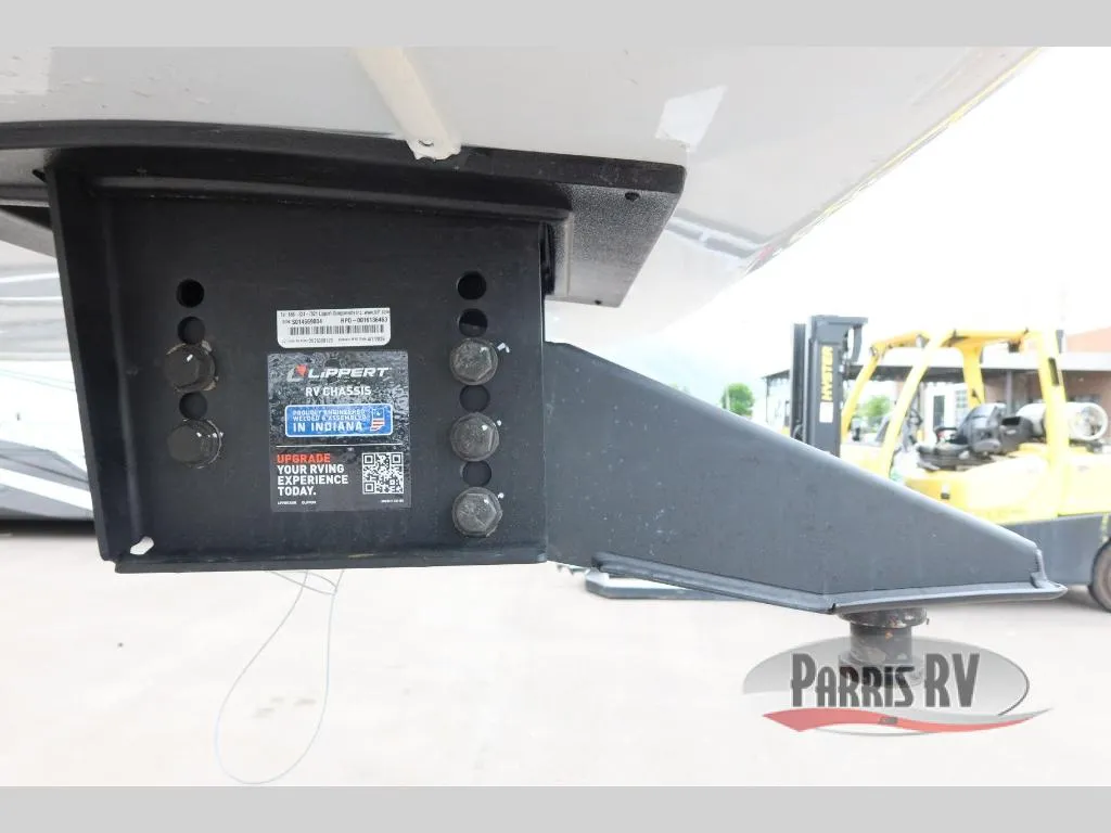 2026 Forest River Cherokee Arctic Wolf 331BH - Photo 3