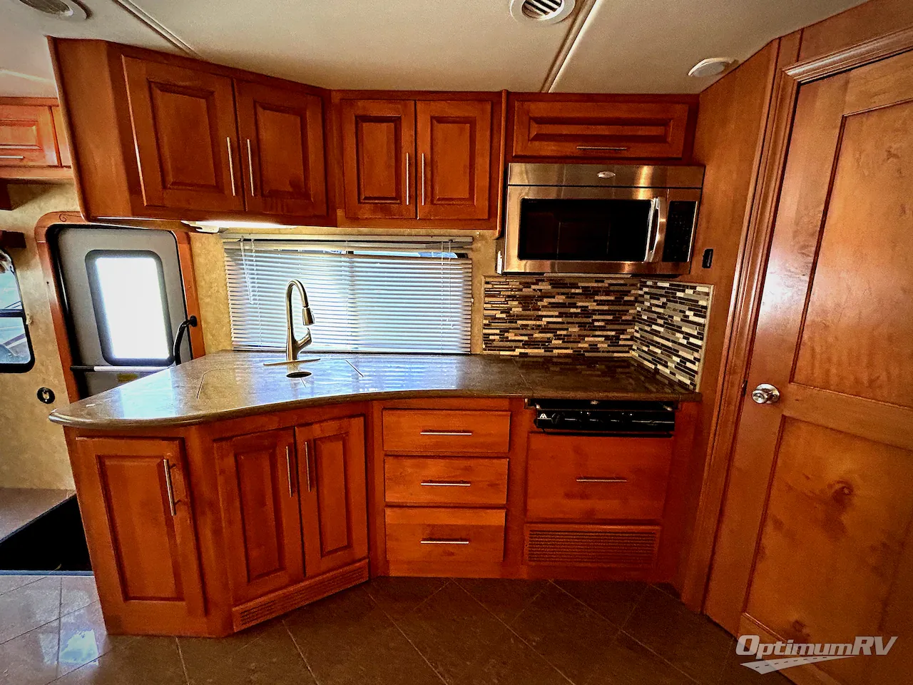 2013 Coachmen Encounter 37FW dealer photo 5 from Optimum RV