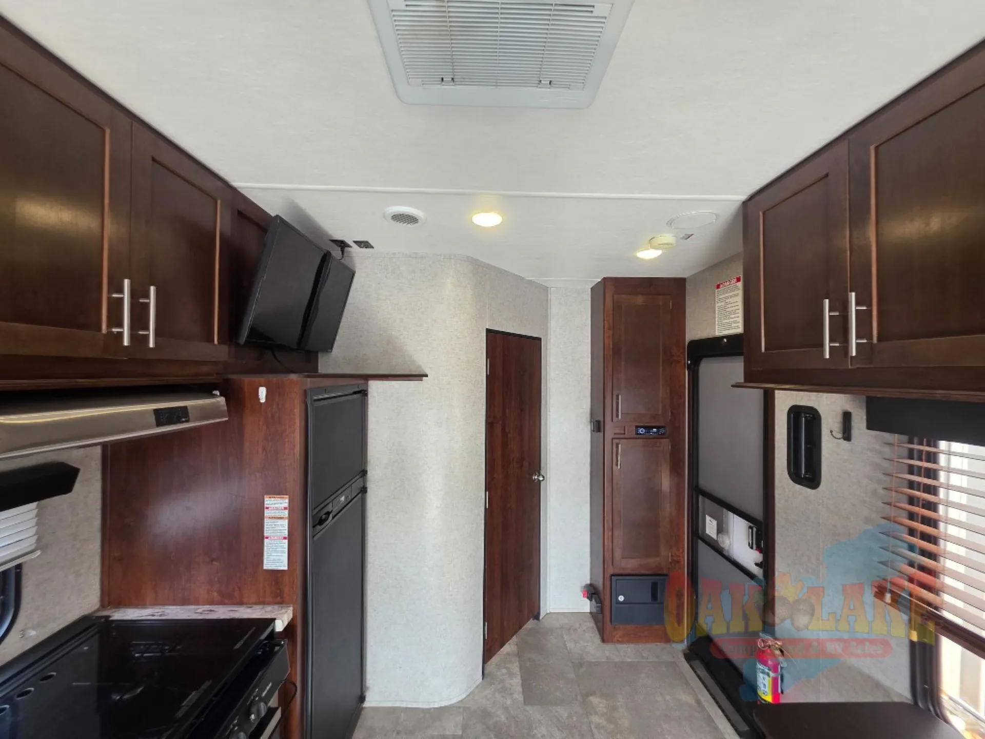 2018 Forest River Vengeance Rogue 25V — Photo 5