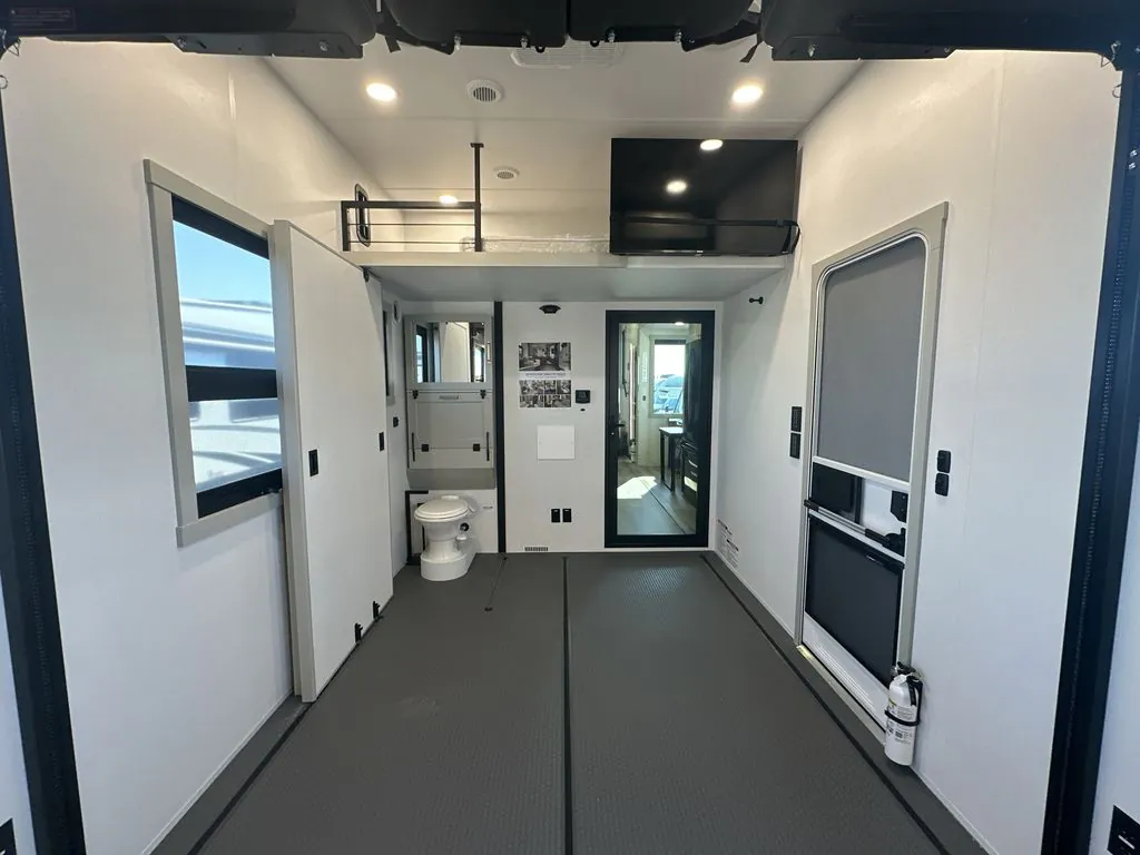 2026 Brinkley Model G 3950, Photos photo 10