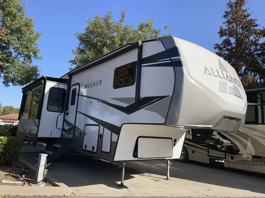 2022 Alliance RV Avenue 30RLS - Photo 2
