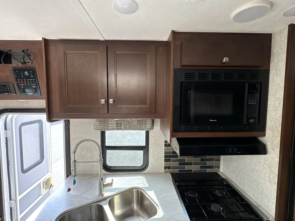 2018 Forest River Sunseeker 2420MS, Photos photo 11