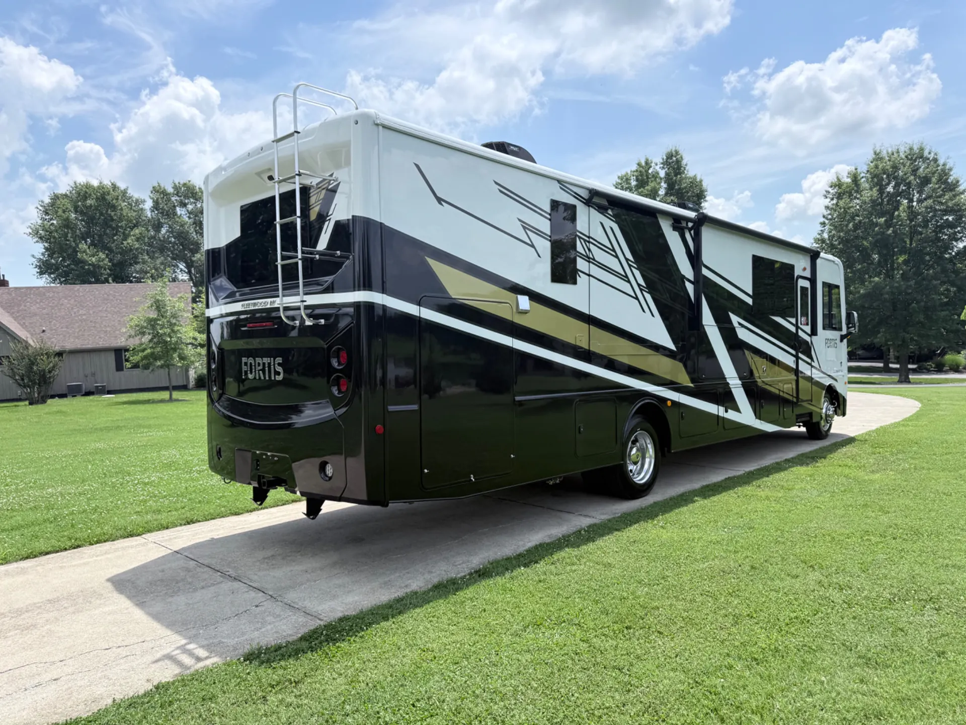 2027 Fleetwood Fortis 36Y - Photo 4
