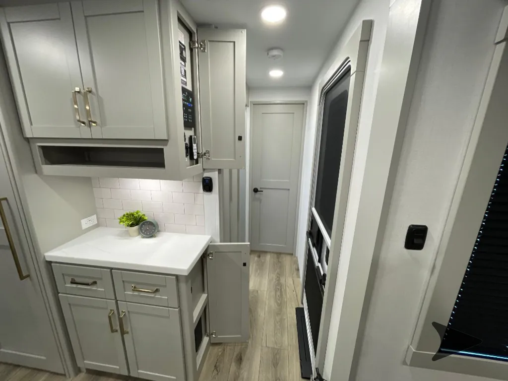 2026 Brinkley Model Z Air 297, Photos photo 51