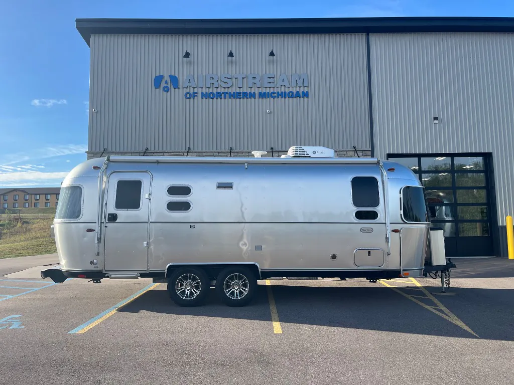 2024 Airstream Trade Wind 25FB - Photo 4