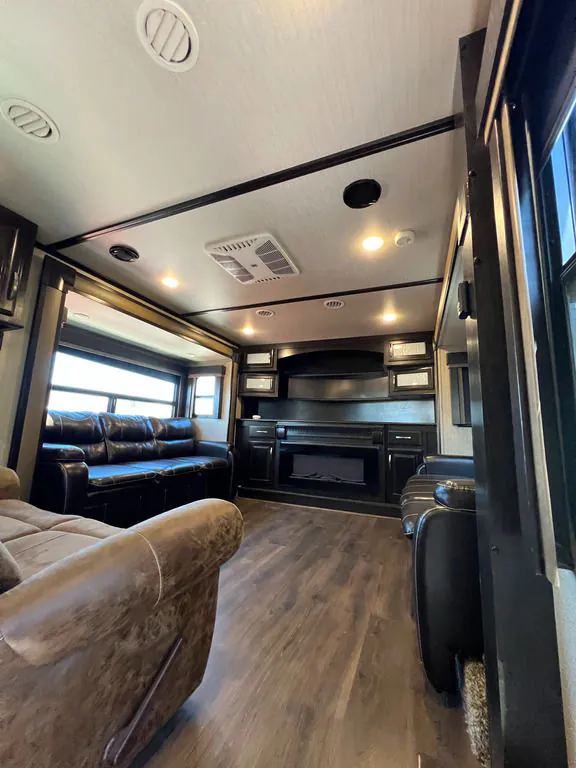 2018 Grand Design Momentum 376TH, Photos photo 23