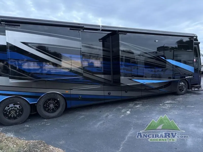 2026 Fleetwood Discovery LXE 44S - Photo 3