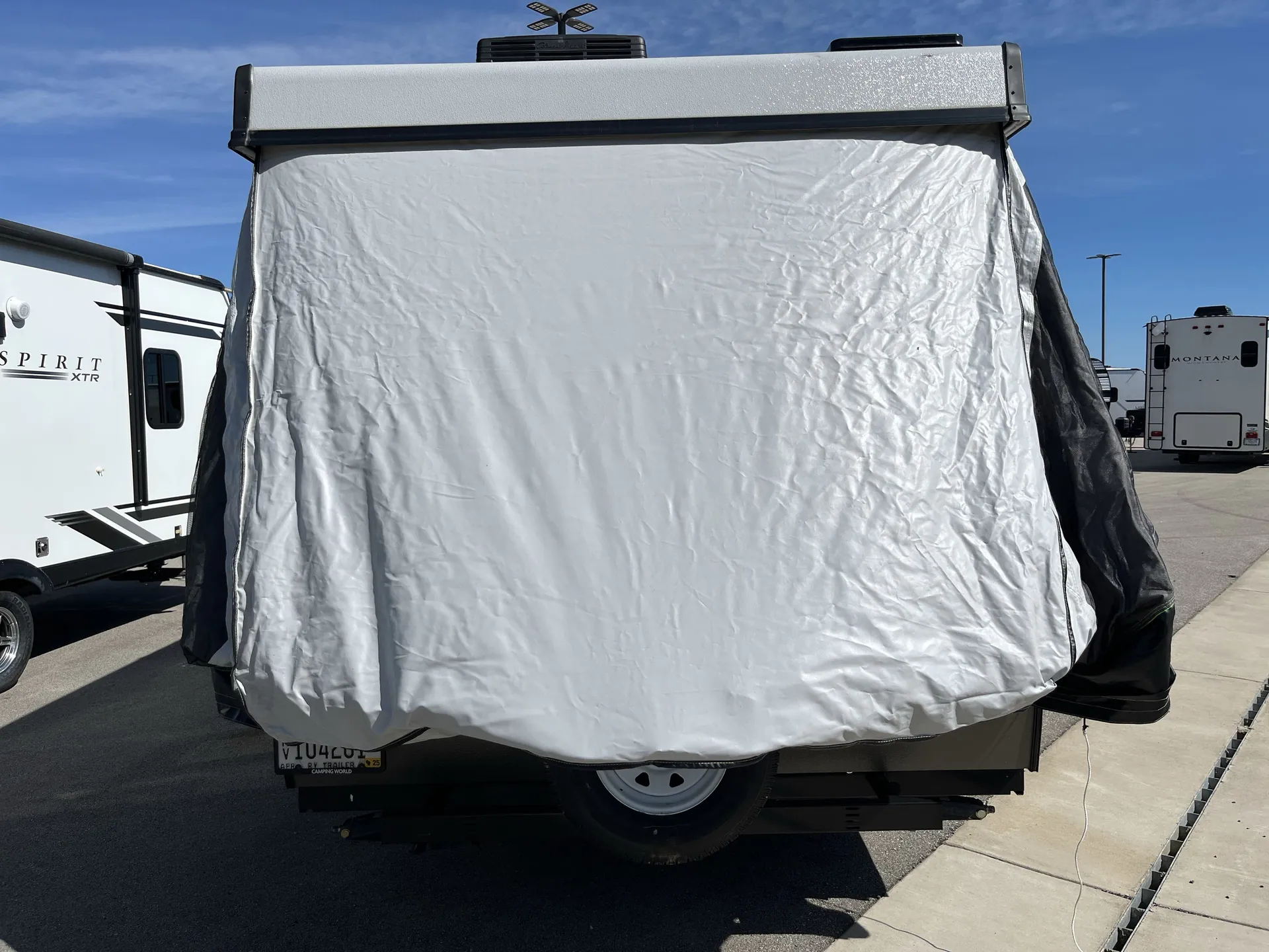 2020 Forest River Rockwood Freedom 2318G — campside