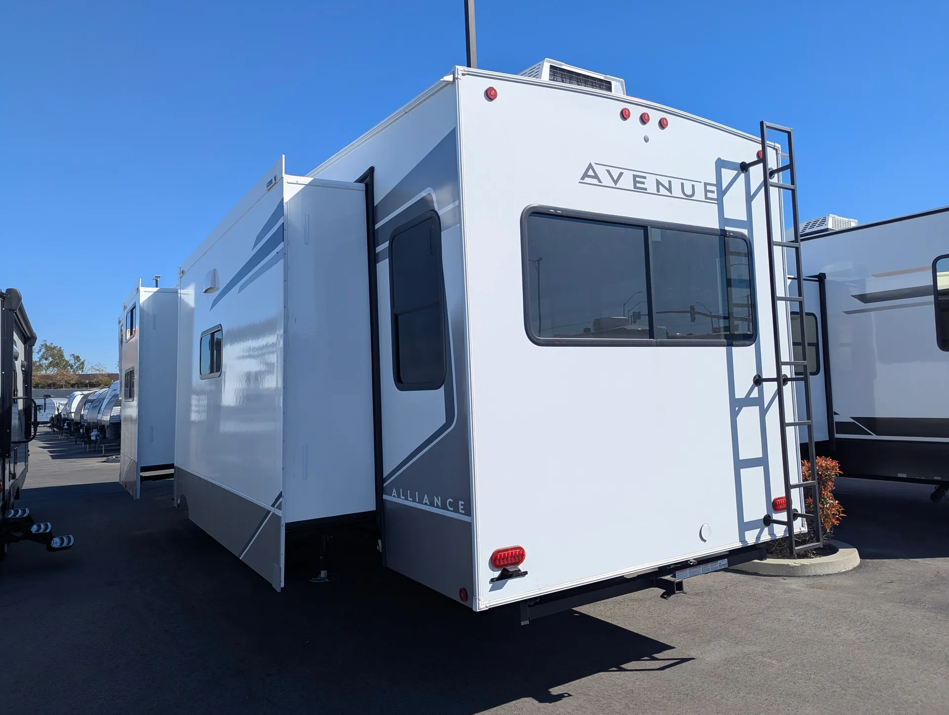 2026 Alliance RV Avenue 39MBR - Photo 4