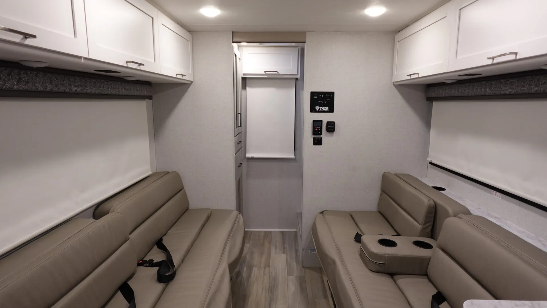 2026 Thor Motor Coach Pasadena SE SX19 Chevy - Photo 3