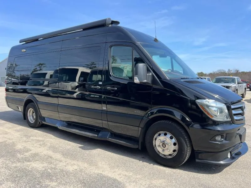2018 Midwest Automotive Designs Weekender Used    MD2-Lounge - Main photo