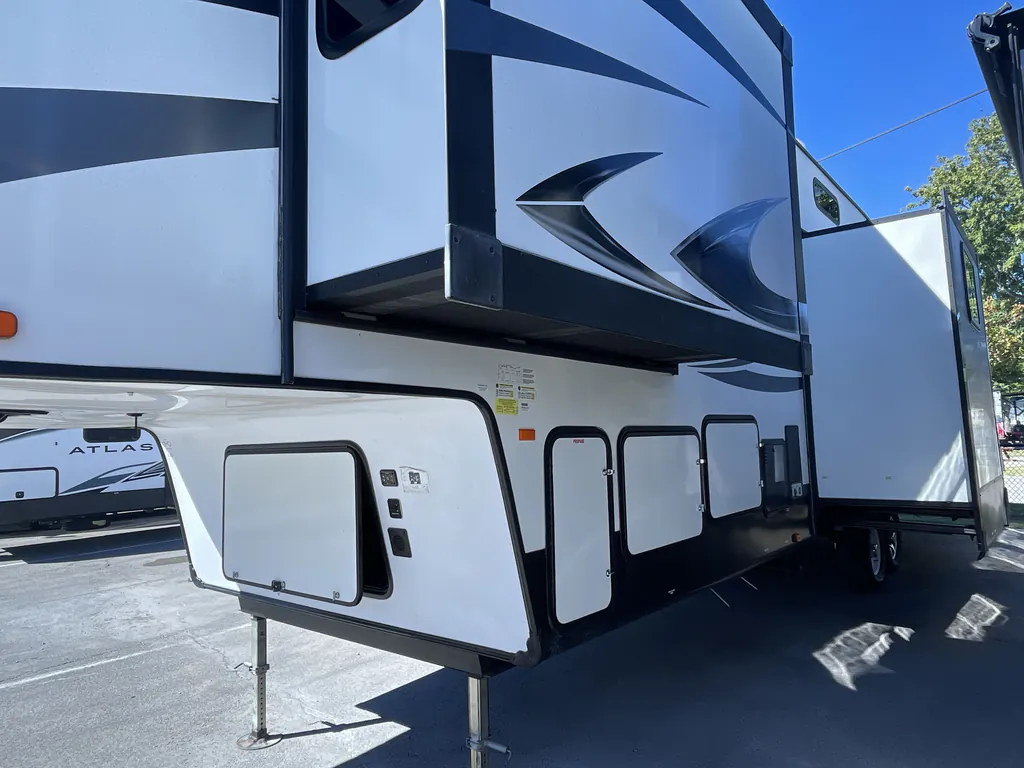 2017 Forest River Sabre 36BHQ, Photos photo 6