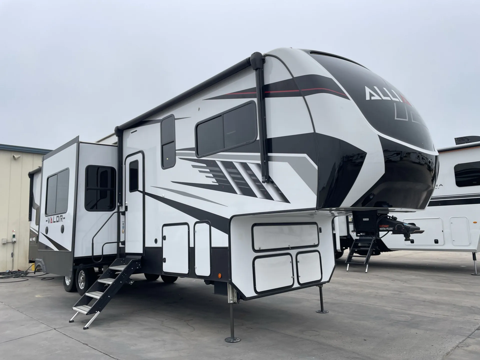 2023 Alliance RV Valor 37V13 - Photo 2