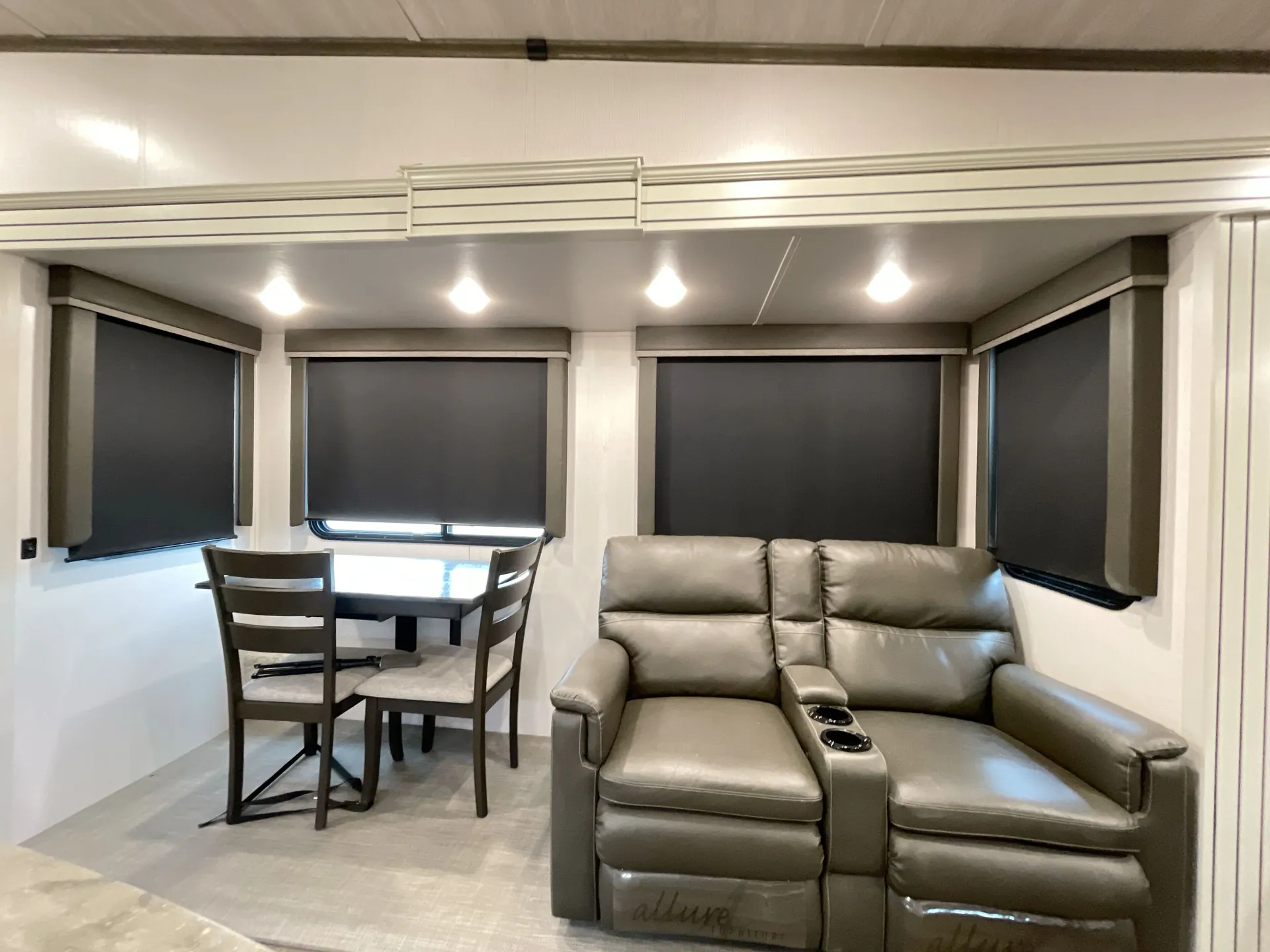 2021 Keystone Cougar 290RLS — living area main