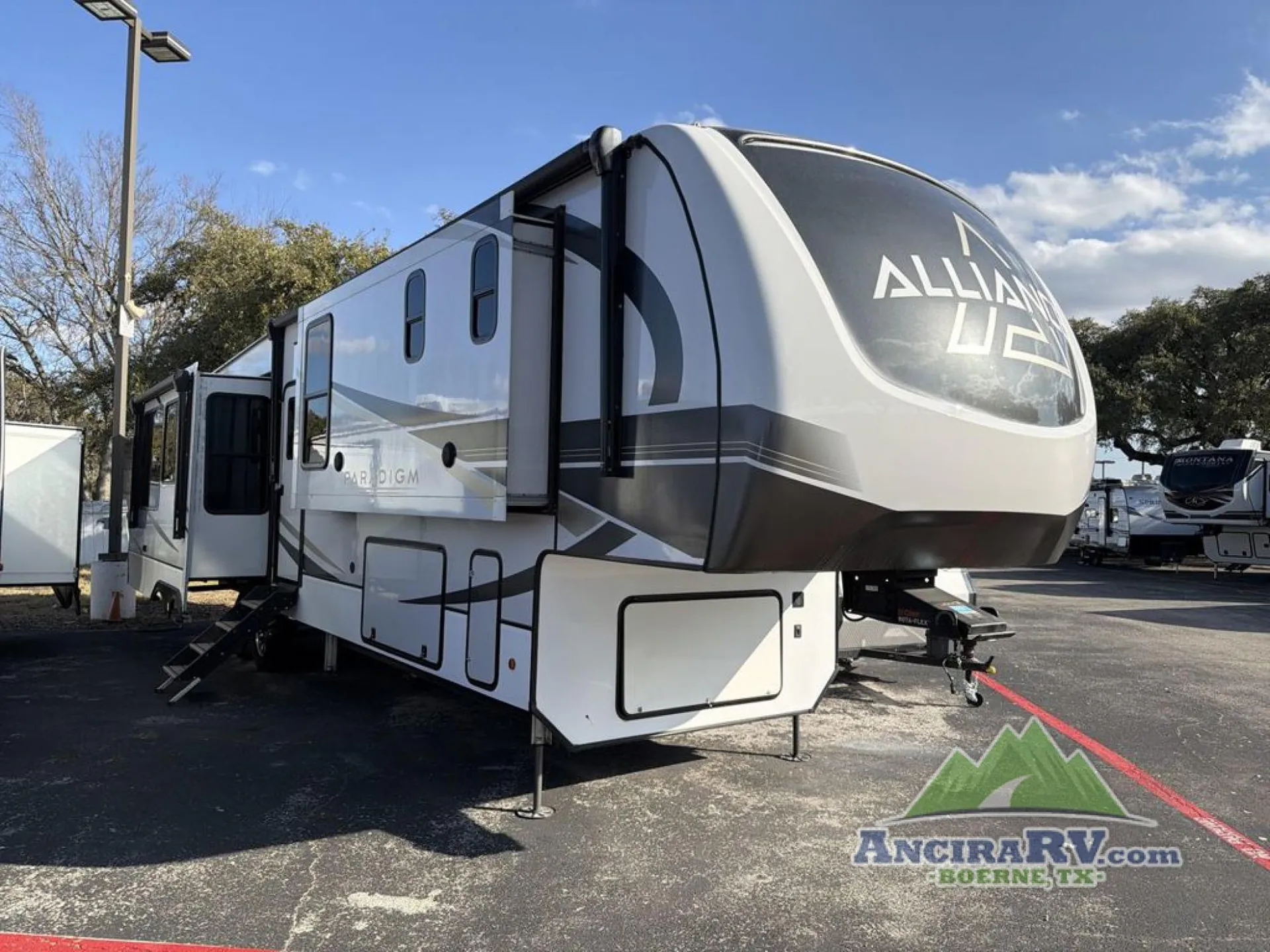 2023 Alliance RV Paradigm 382RK - Photo 2